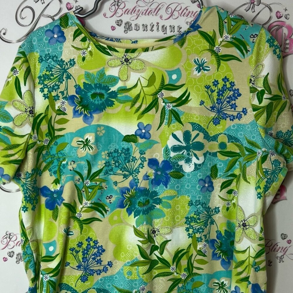White Stag tee shirt floral flowers mocked Green and Blue Graphic T-Shirt - Picture 5 of 8